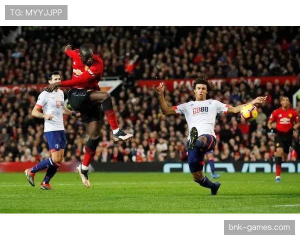 英超情侣球员甜蜜同框，状态回升演绎爱情与足球的双赢篇章