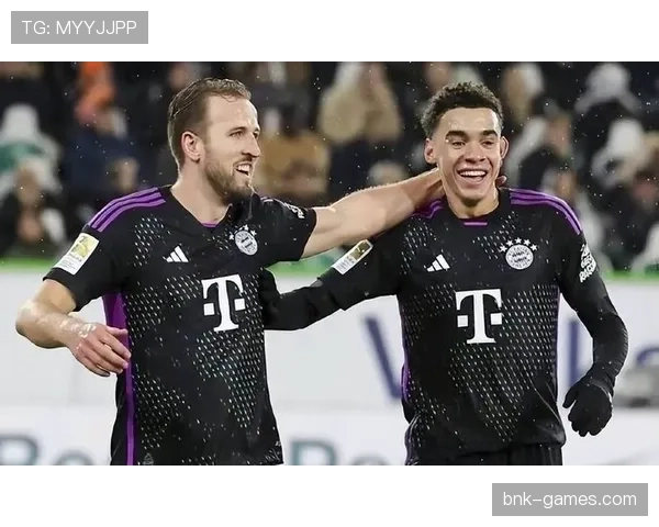 穆西亚拉 vs 克罗斯:技术传承与中场控制力差异 穆西亚拉 vs 克罗斯:技术传承与中场控制力差异