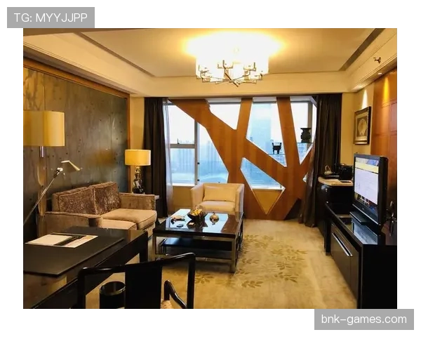 刷到马琳家客厅一拉帘的那一帧，我以为误入了五星酒店——咱们差距太大